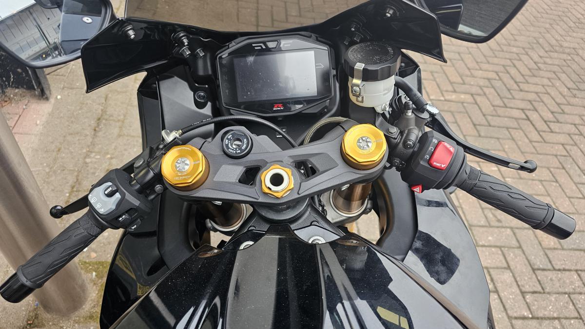 
								SUZUKI GSXR 1000 RAM0 full									