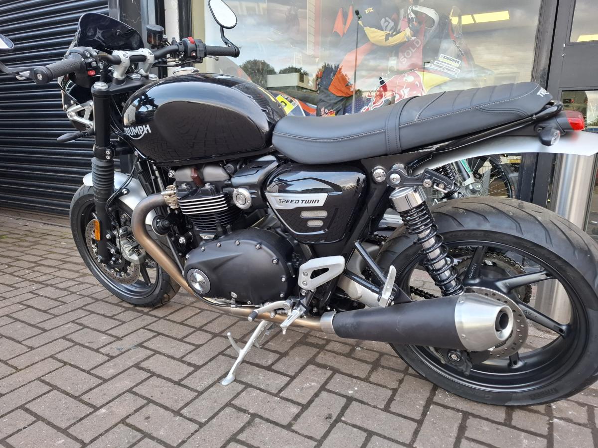 
								Triumph SPEED TWIN full									