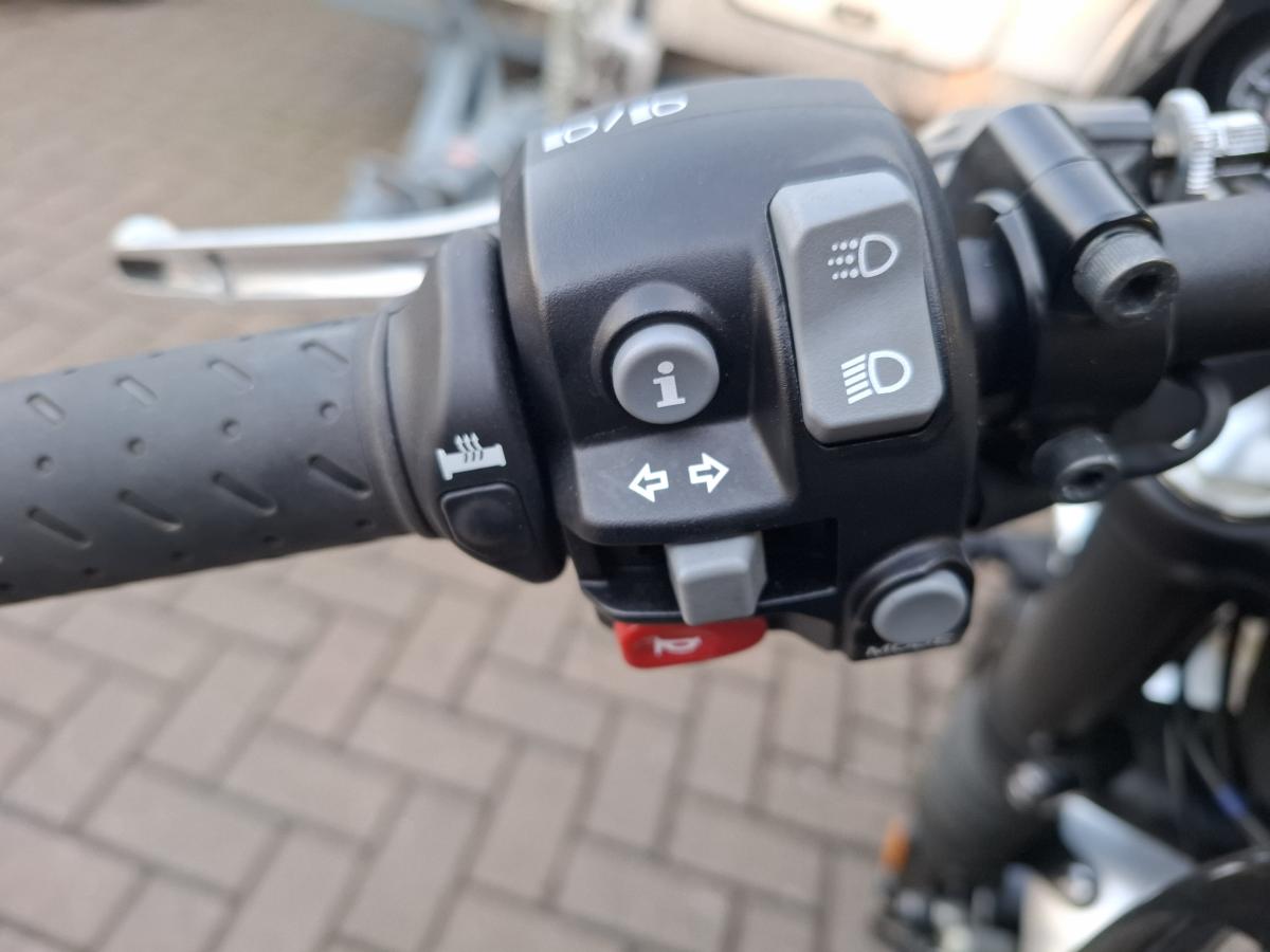 
								Triumph SPEED TWIN full									