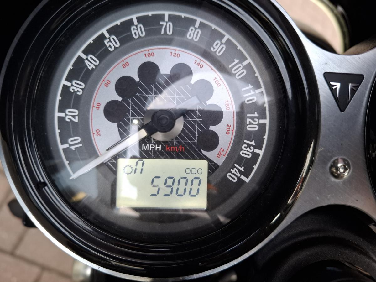 
								Triumph SPEED TWIN full									