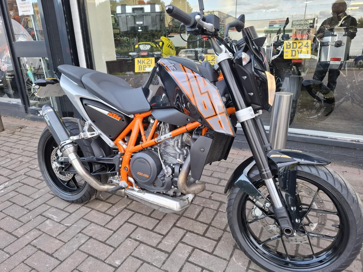 
								KTM 690 DUKE 14 full									