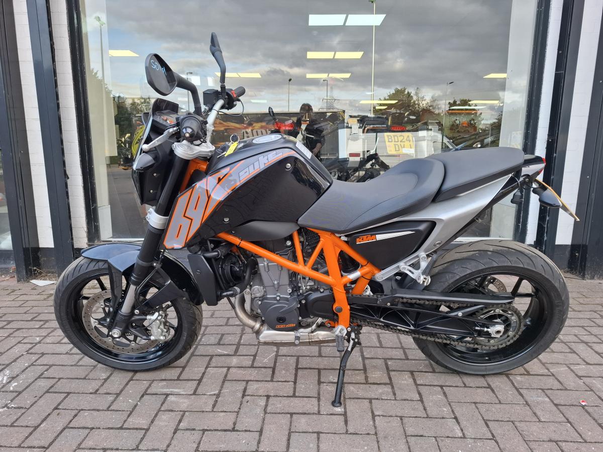 
								KTM 690 DUKE 14 full									