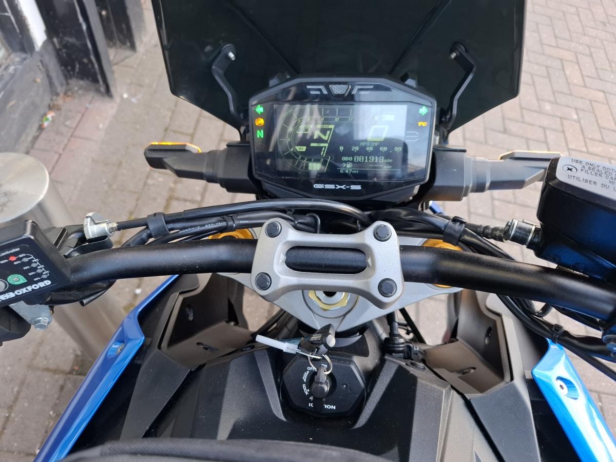 
								Suzuki GSXS 1000 RQ M4 full									
