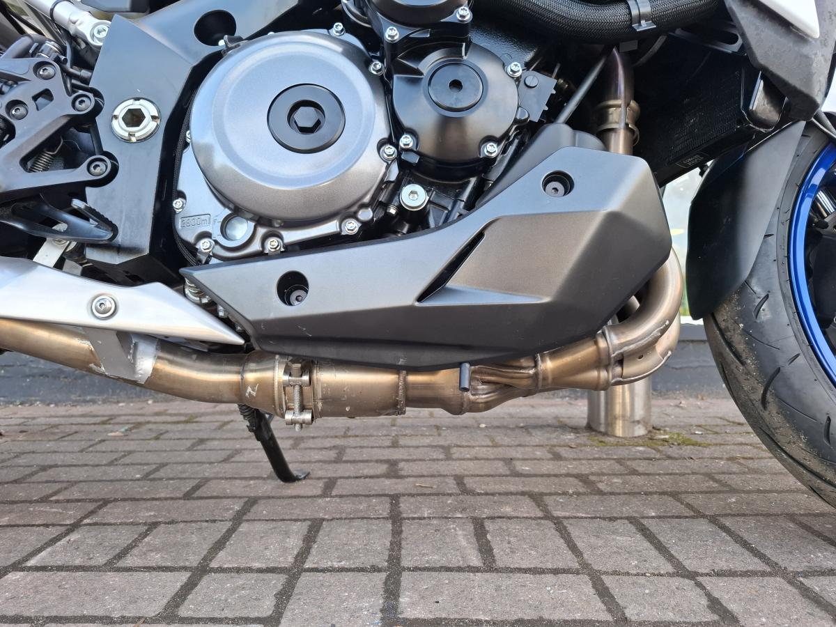 
								Suzuki GSXS 1000 RQ M4 full									