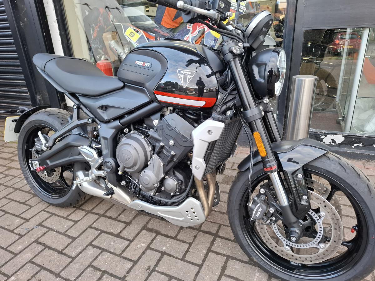 
								TRIUMPH TRIDENT full									