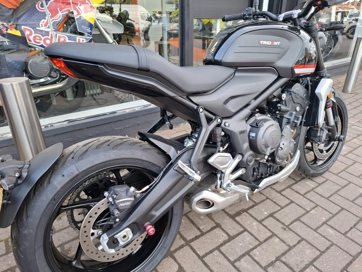 
								TRIUMPH TRIDENT full									