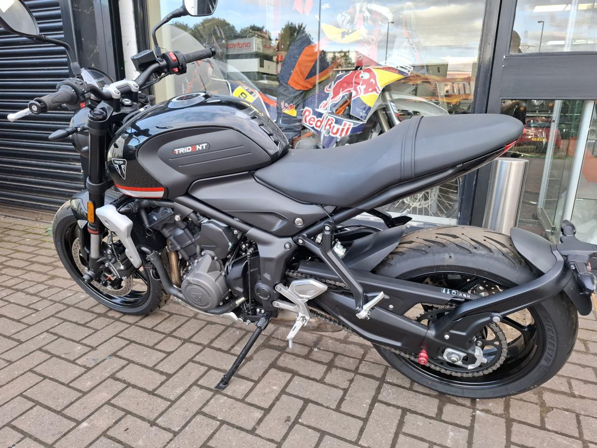 
								TRIUMPH TRIDENT full									