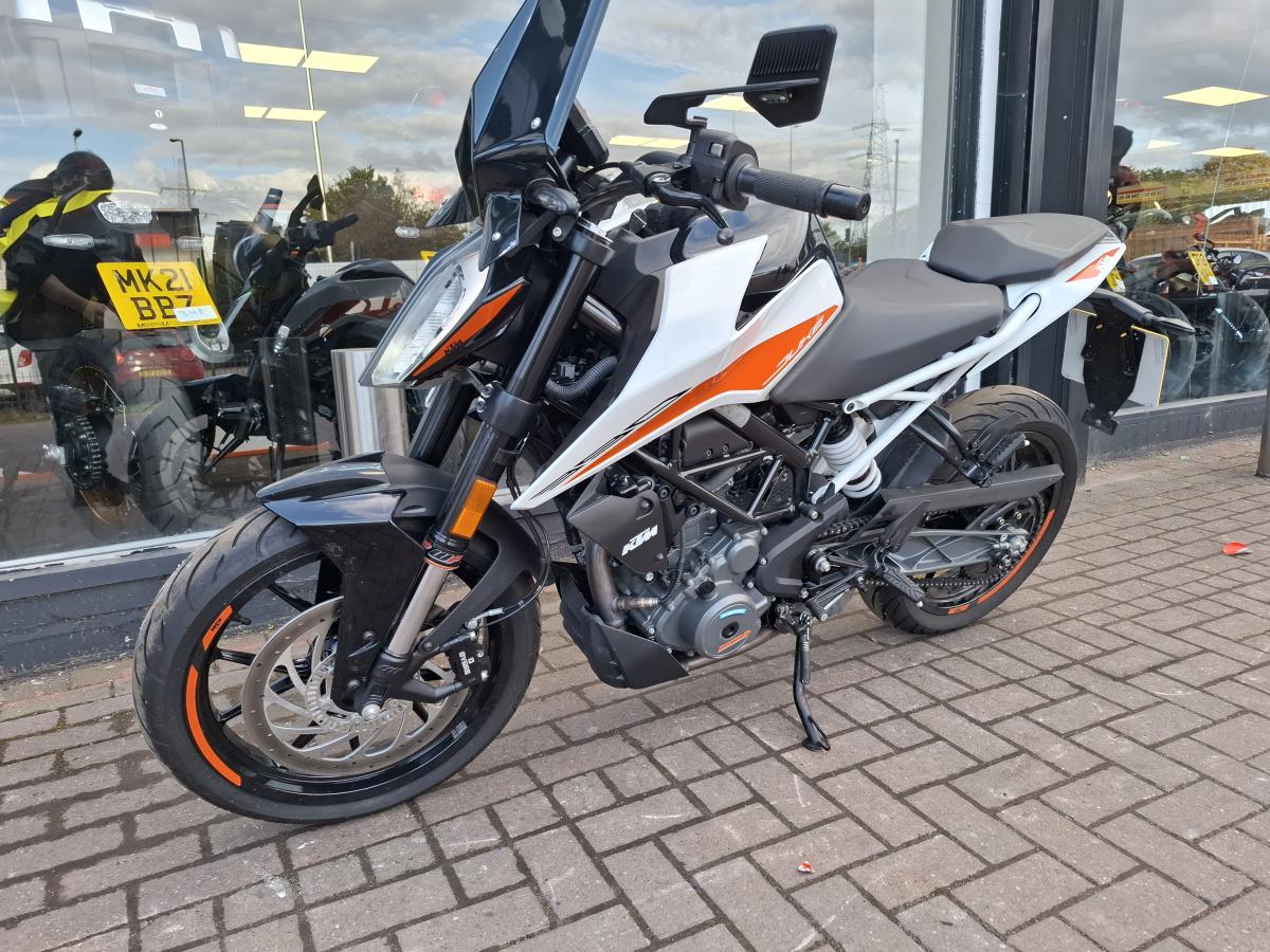 
								KTM 390 DUKE full									
