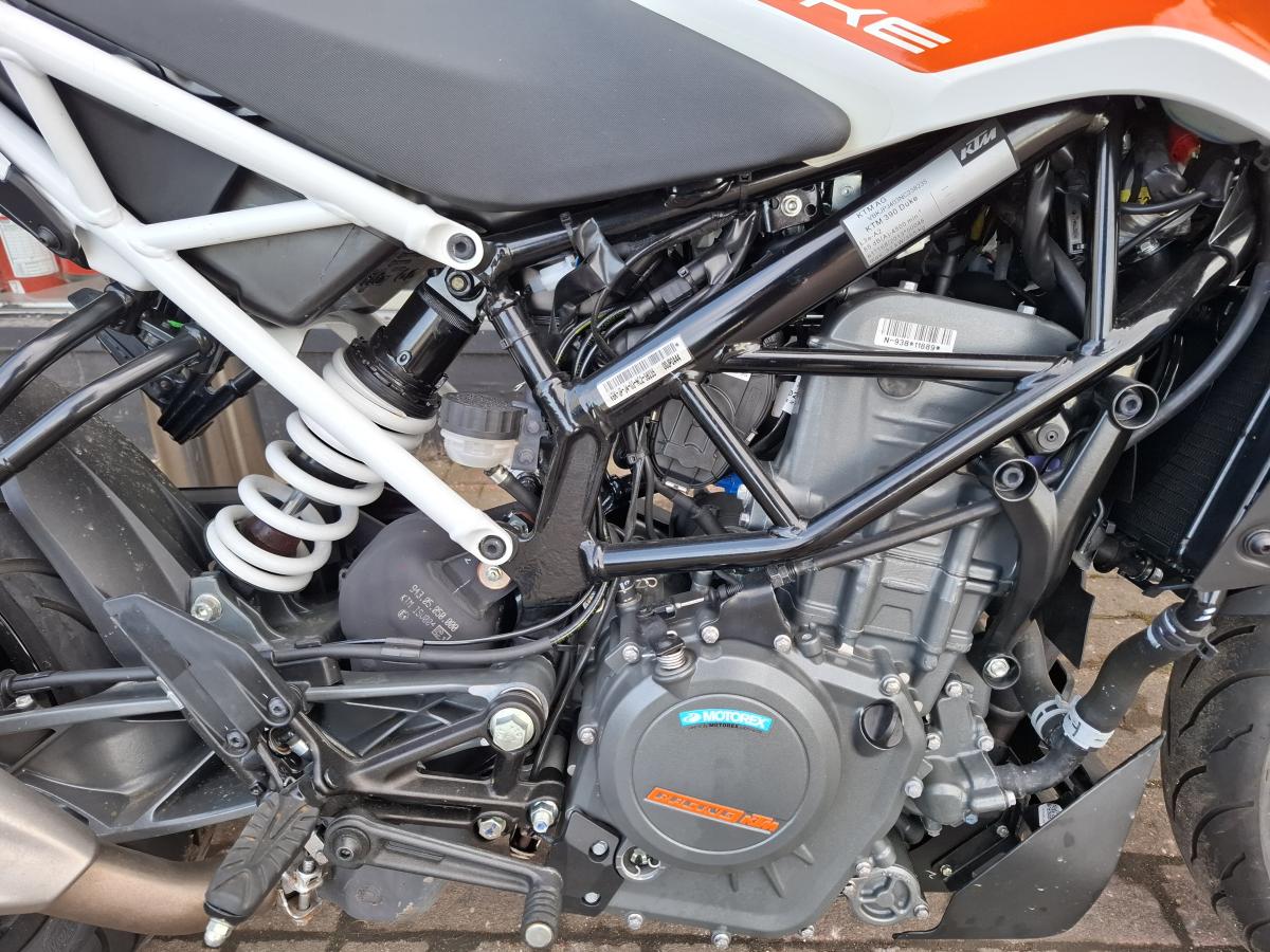 
								KTM 390 DUKE full									