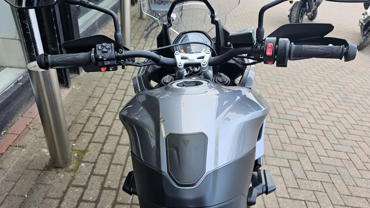 
								TRIUMPH TIGER 660 SPORT full									