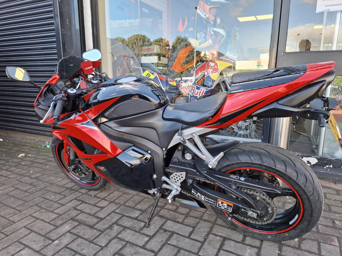
								Honda CBR 600 RR-A full									