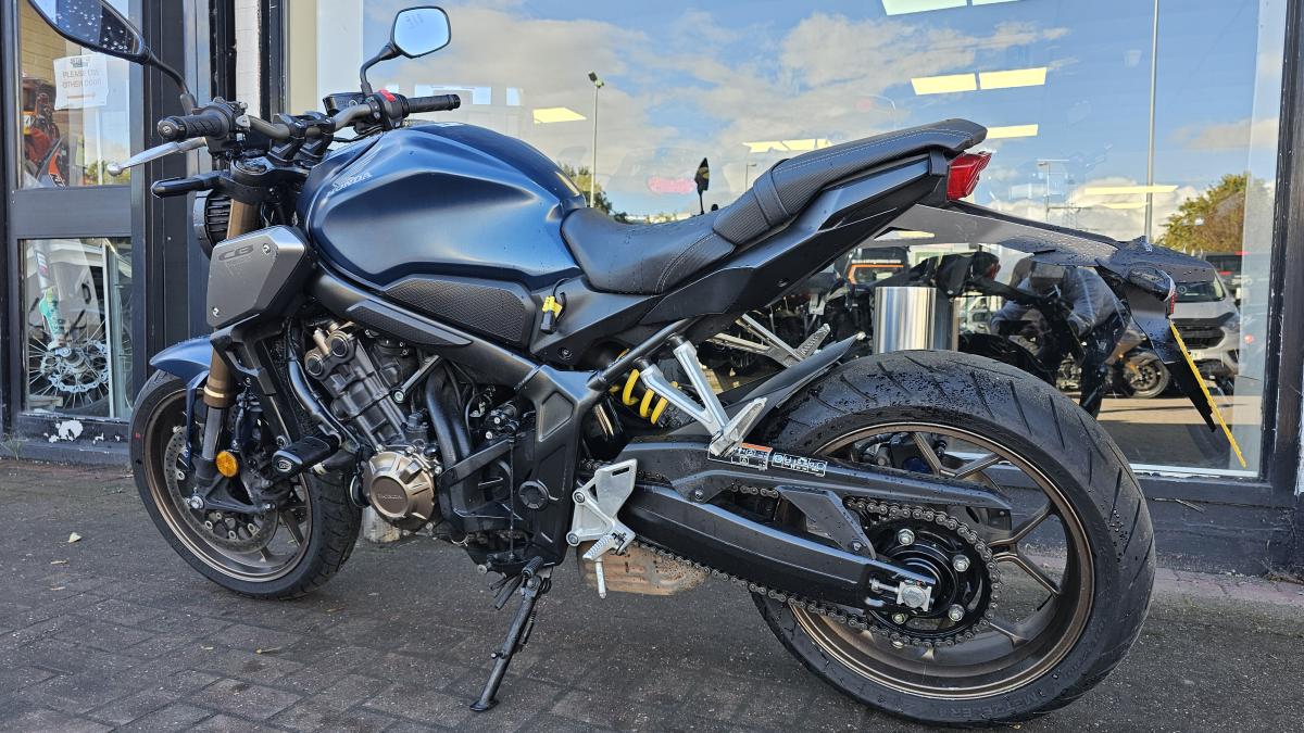 
								HONDA CB 650 RA-M full									