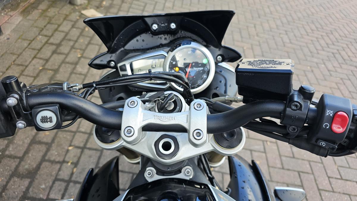
								TRIUMPH STREET TRIPLE ABS full									