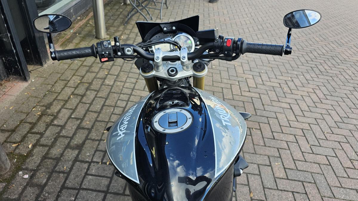 
								TRIUMPH STREET TRIPLE ABS full									