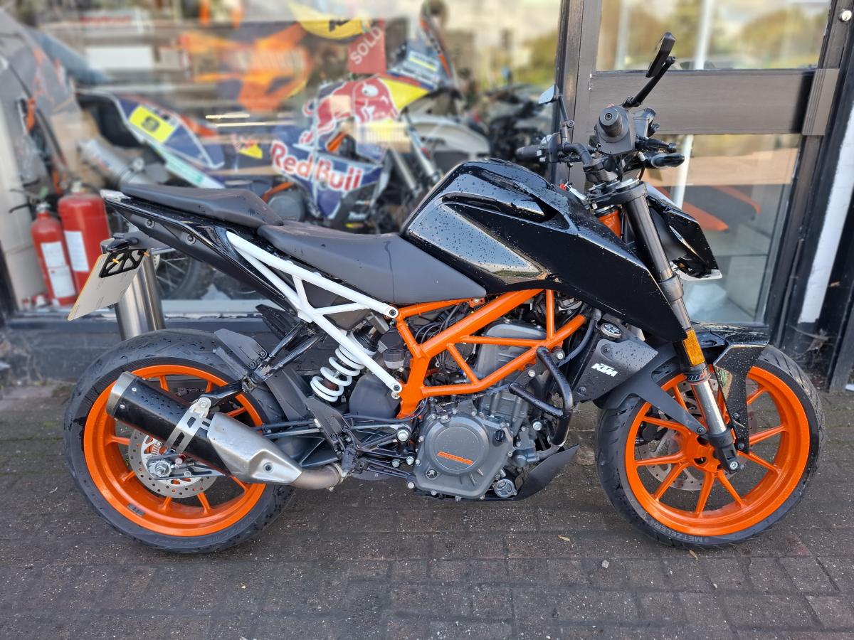 KTM 390 DUKE 18