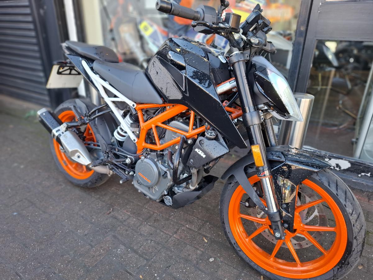 KTM 390 DUKE 18