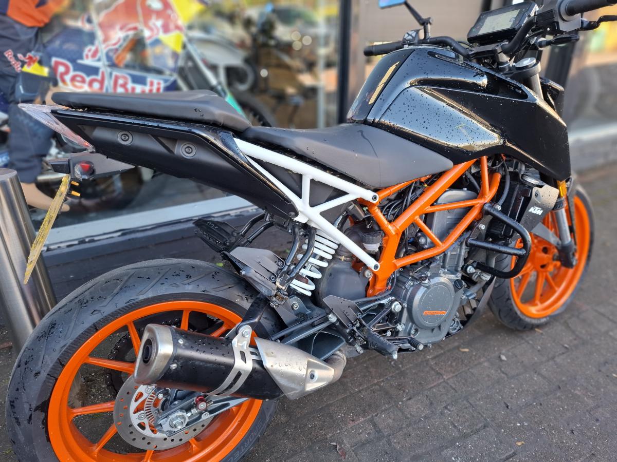 KTM 390 DUKE 18