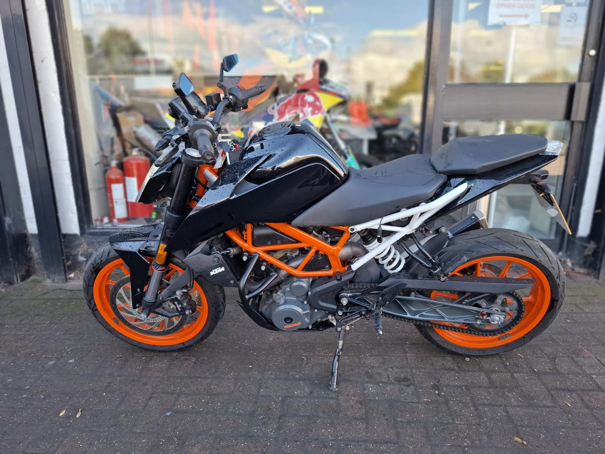 KTM 390 DUKE 18