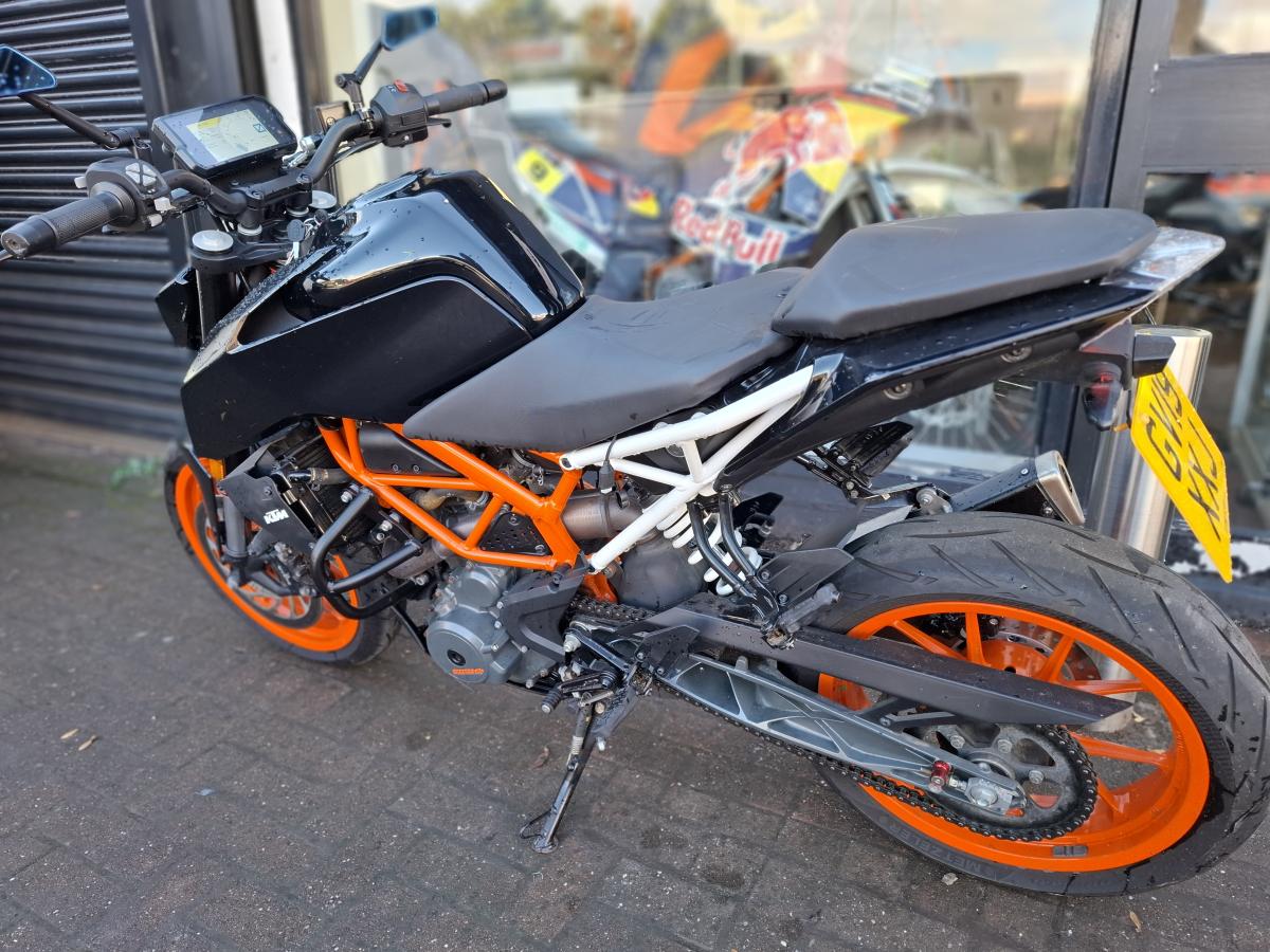
								KTM 390 DUKE 18 full									