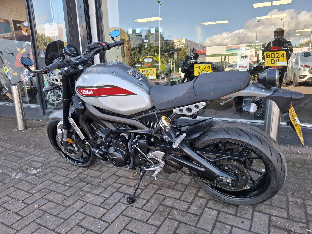
								Yamaha XSR 900 ABS MTM 850 full									