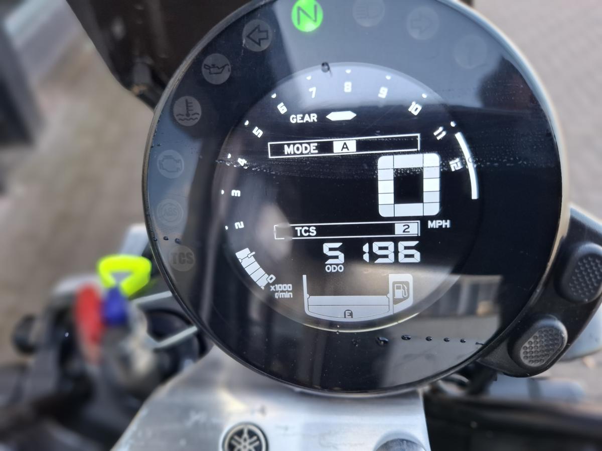 
								Yamaha XSR 900 ABS MTM 850 full									