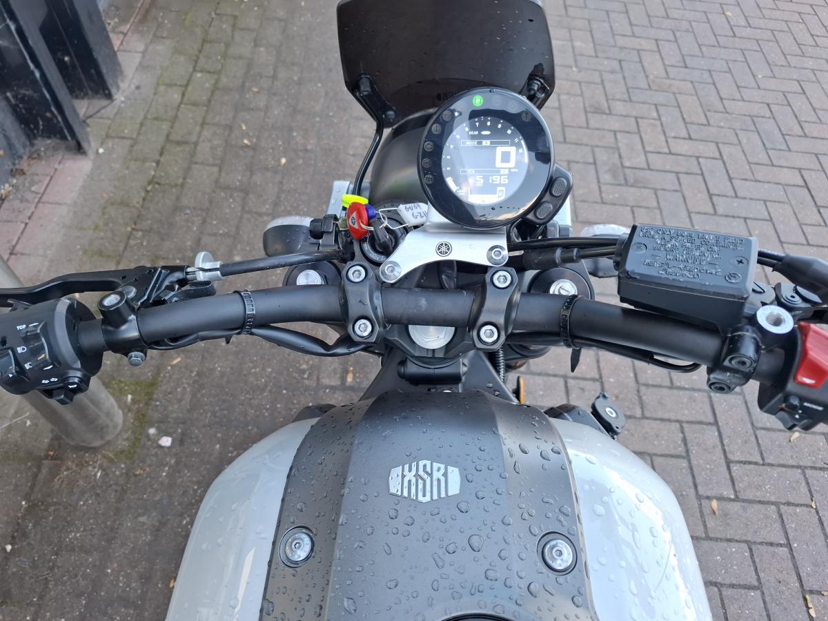 
								Yamaha XSR 900 ABS MTM 850 full									