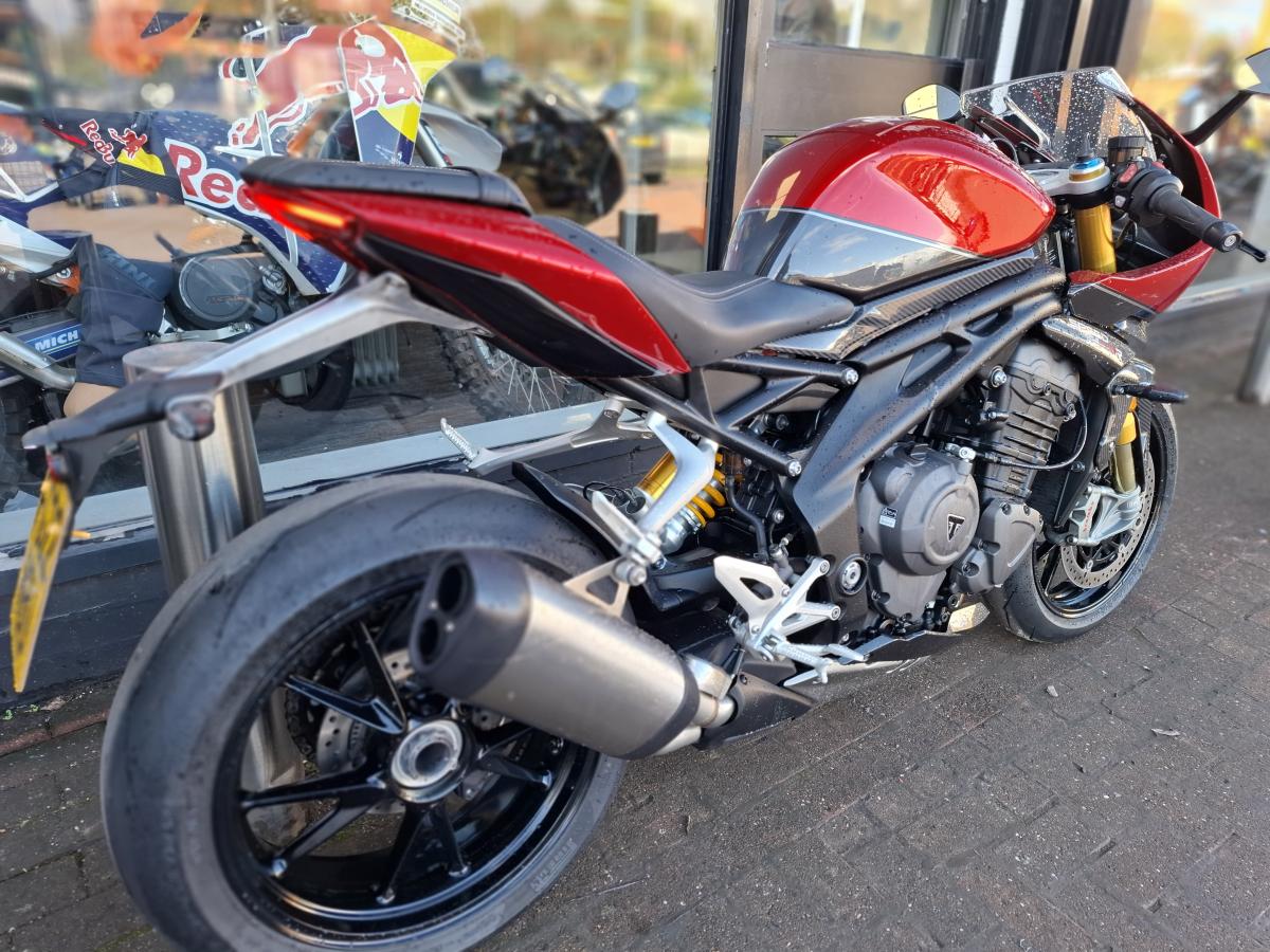 TRIUMPH SPEED TRIPLE 1200 RR