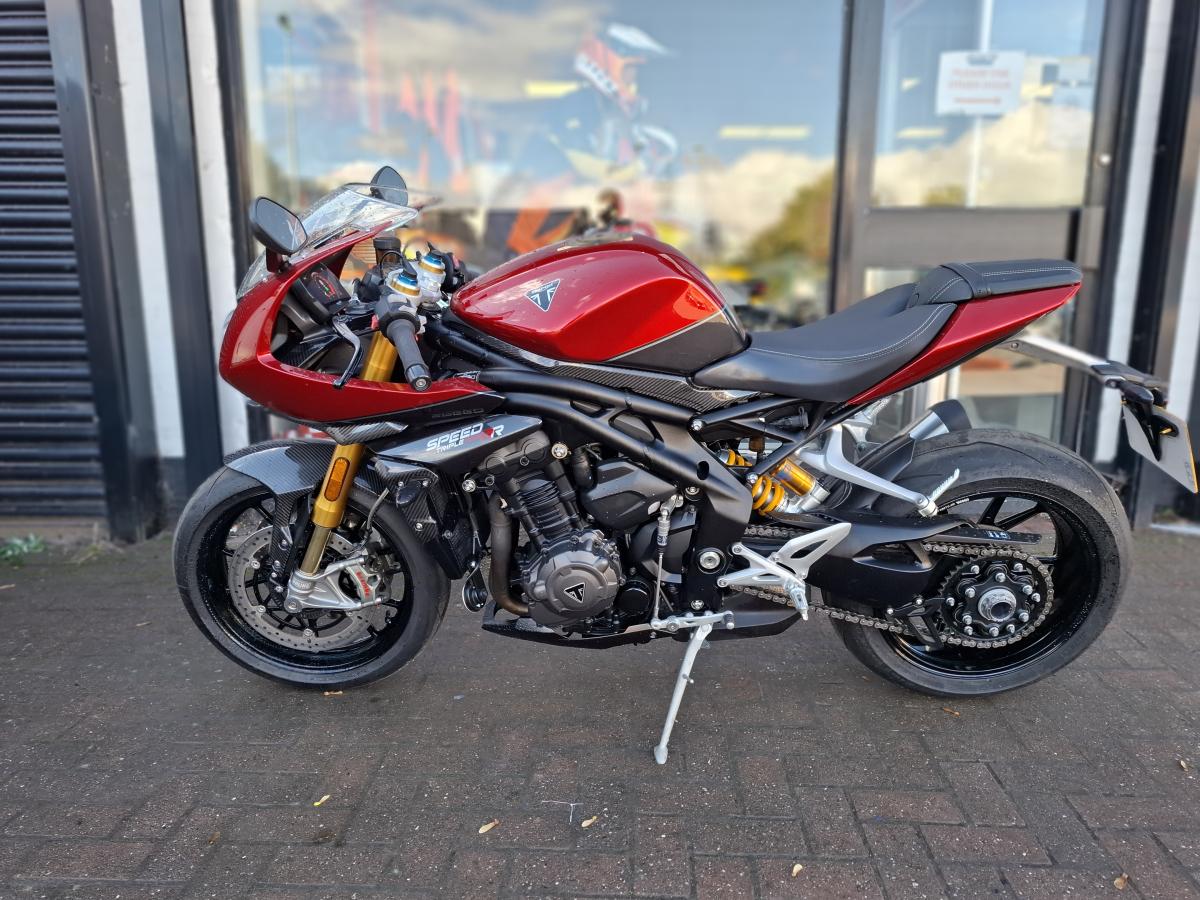 TRIUMPH SPEED TRIPLE 1200 RR