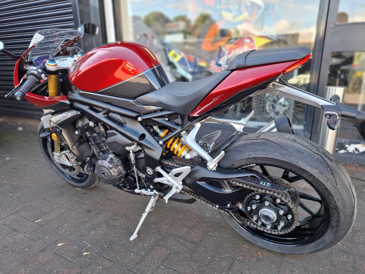 
								TRIUMPH SPEED TRIPLE 1200 RR full									