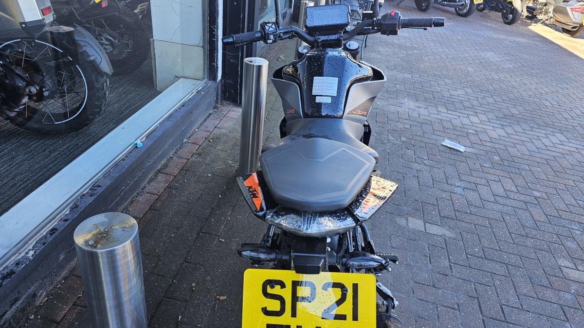 
								KTM 390 DUKE 21 full									
