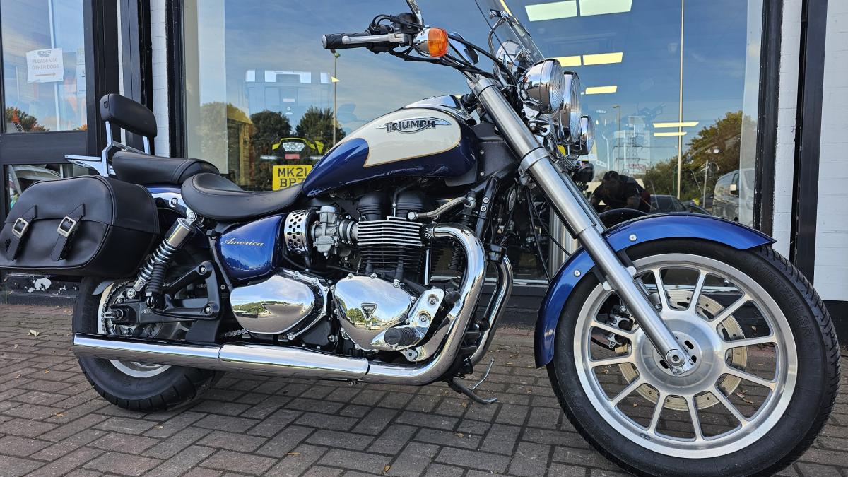 
								TRIUMPH BONNEVILLE AMERICA 865 full									