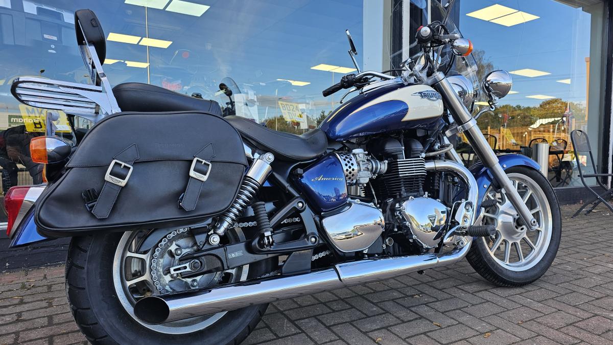 
								TRIUMPH BONNEVILLE AMERICA 865 full									