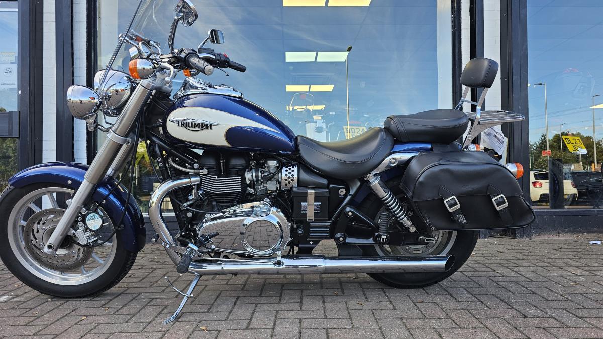 
								TRIUMPH BONNEVILLE AMERICA 865 full									