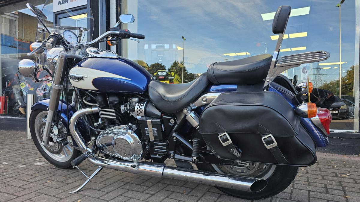 
								TRIUMPH BONNEVILLE AMERICA 865 full									