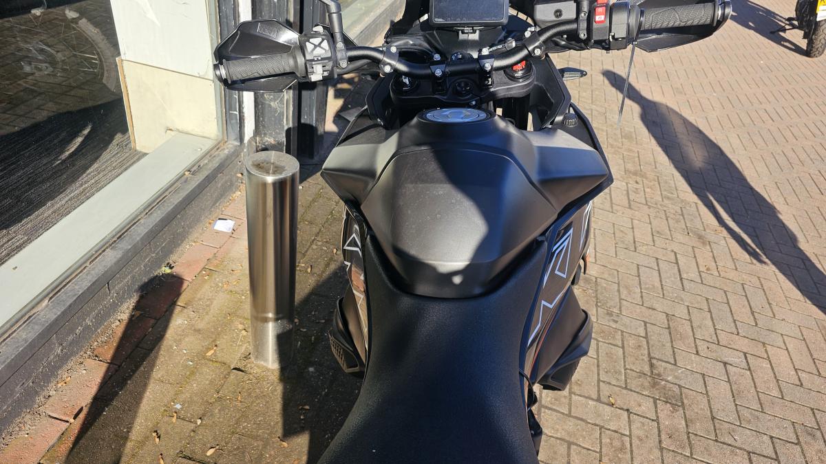 
								KTM 890 SMT 23 full									