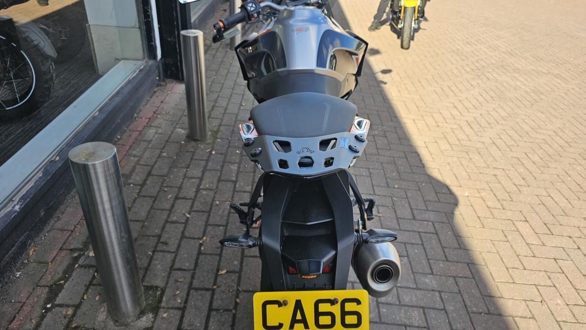 
								KTM 1290 SUPERDUKE GT 17 full									