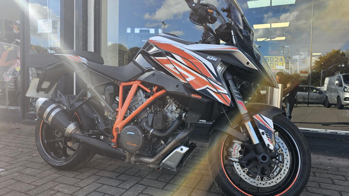 
								KTM 1290 SUPERDUKE GT 17 full									