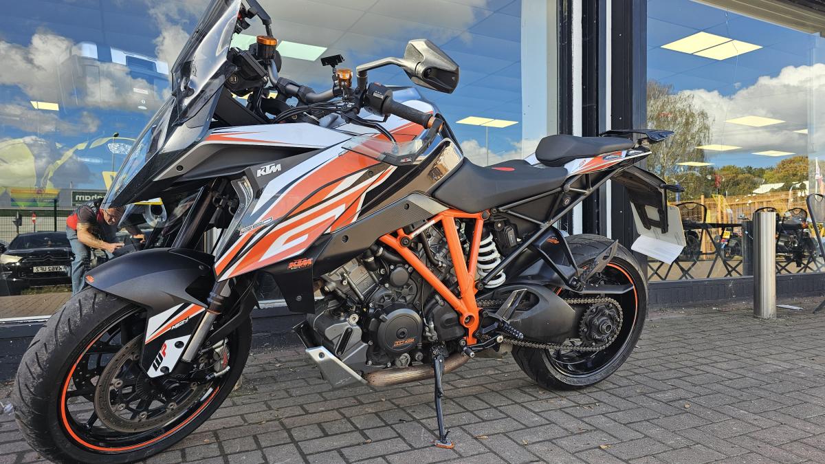 
								KTM 1290 SUPERDUKE GT 17 full									