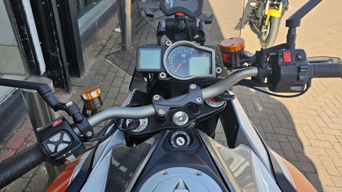 
								KTM 1290 SUPERDUKE GT 17 full									