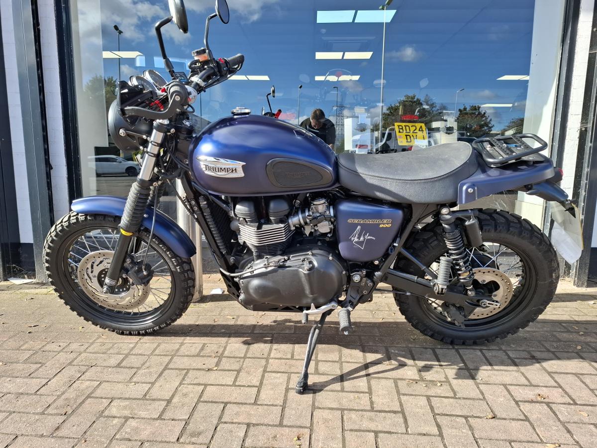 TRIUMPH BONNEVILLE SCRAMBLER