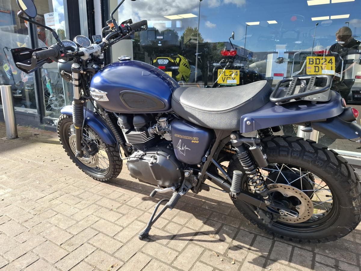 TRIUMPH BONNEVILLE SCRAMBLER
