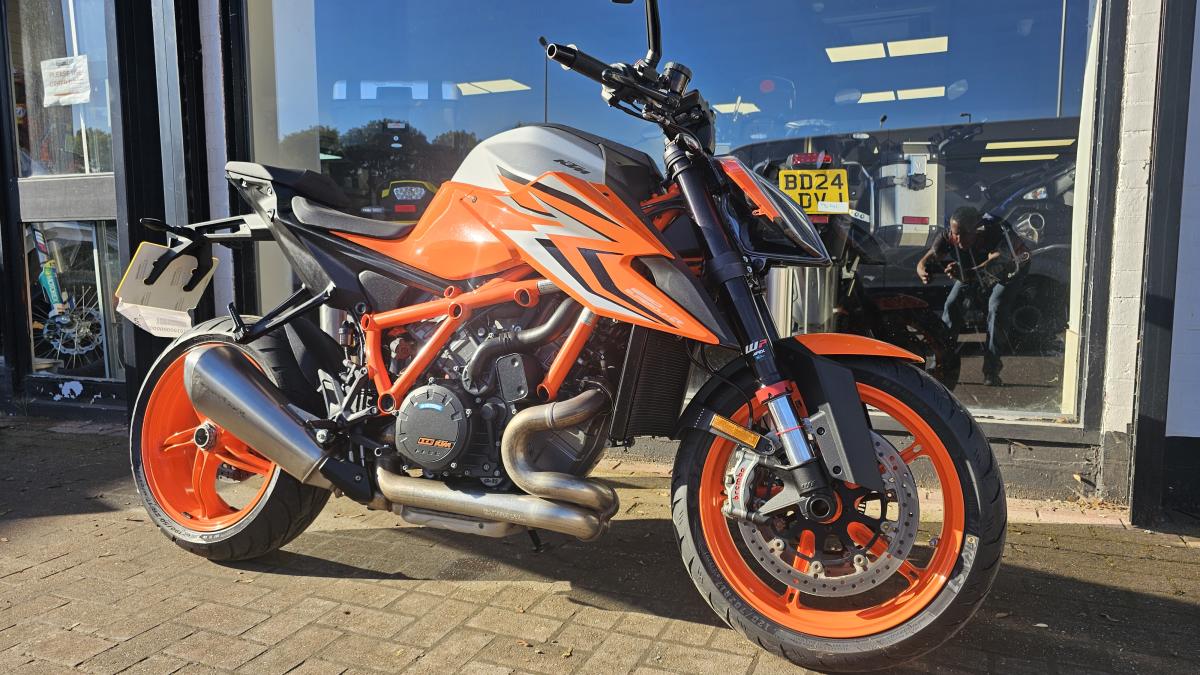 
								KTM 1290 SUPERDUKE R 23 full									