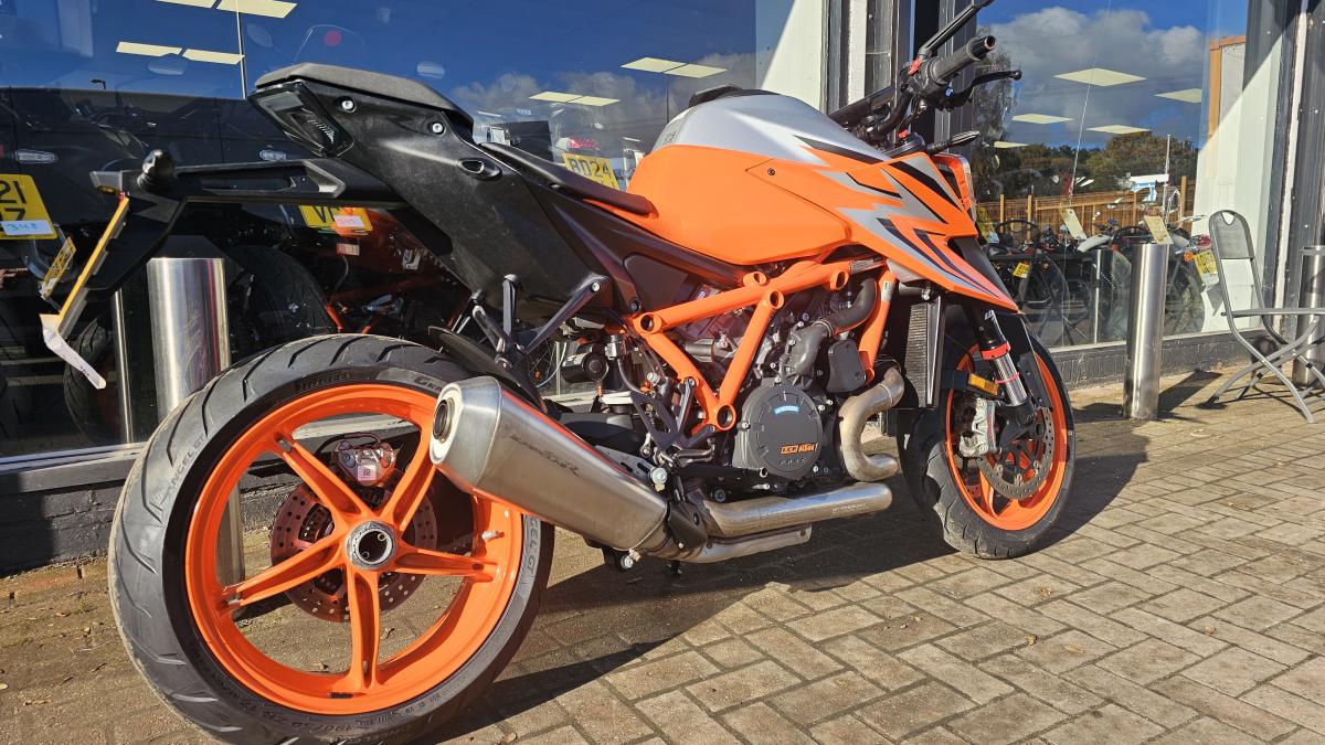 
								KTM 1290 SUPERDUKE R 23 full									