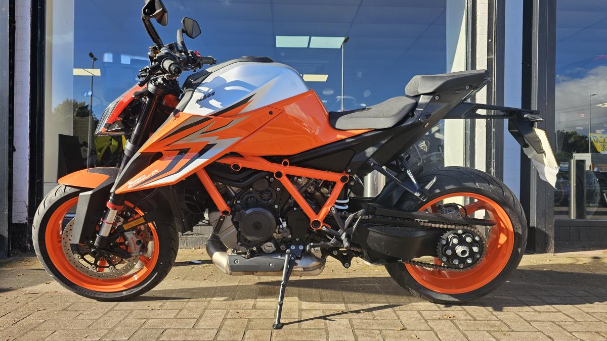 
								KTM 1290 SUPERDUKE R 23 full									