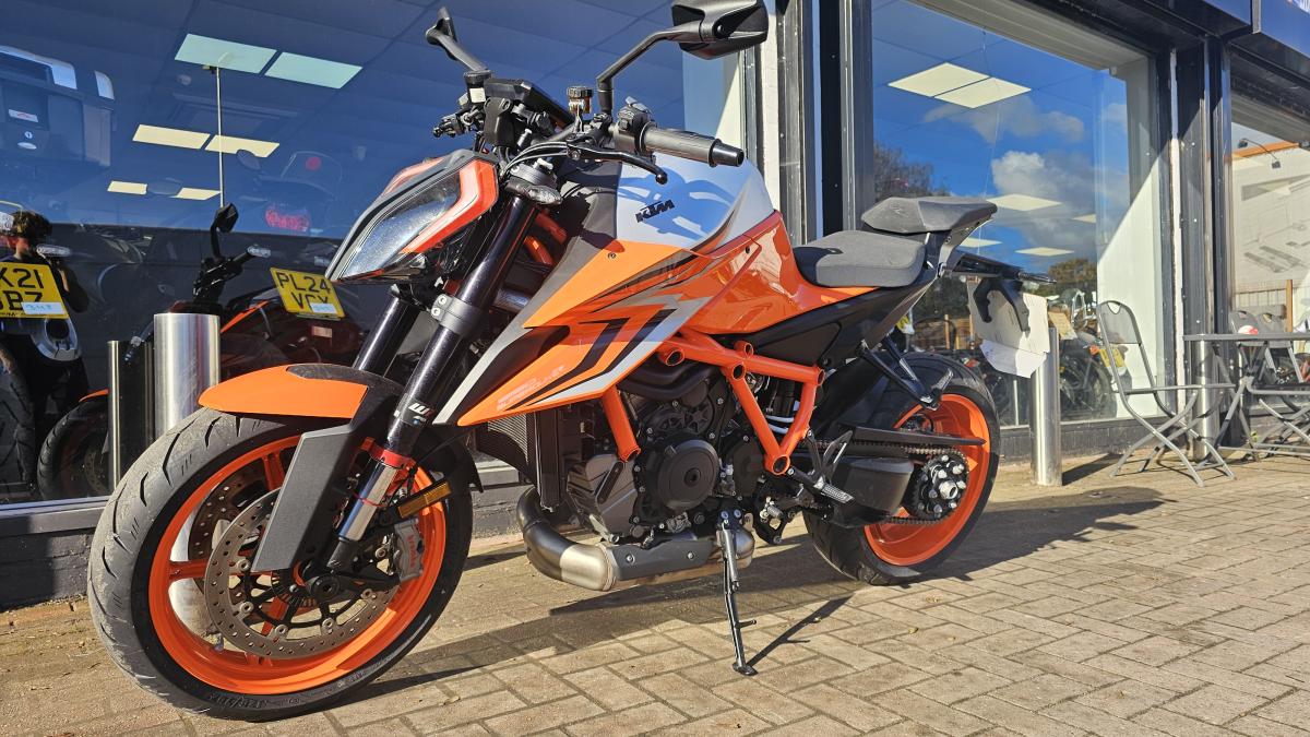 
								KTM 1290 SUPERDUKE R 23 full									