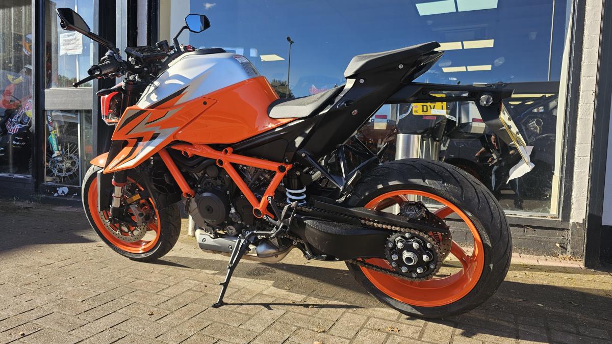 
								KTM 1290 SUPERDUKE R 23 full									