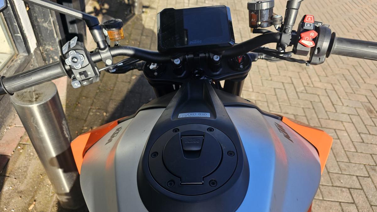 
								KTM 1290 SUPERDUKE R 23 full									