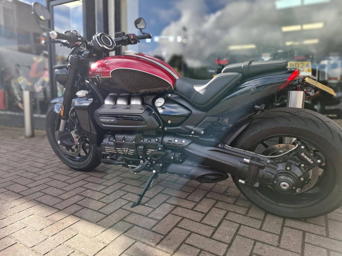 
								Triumph ROCKET 3 STORM R full									