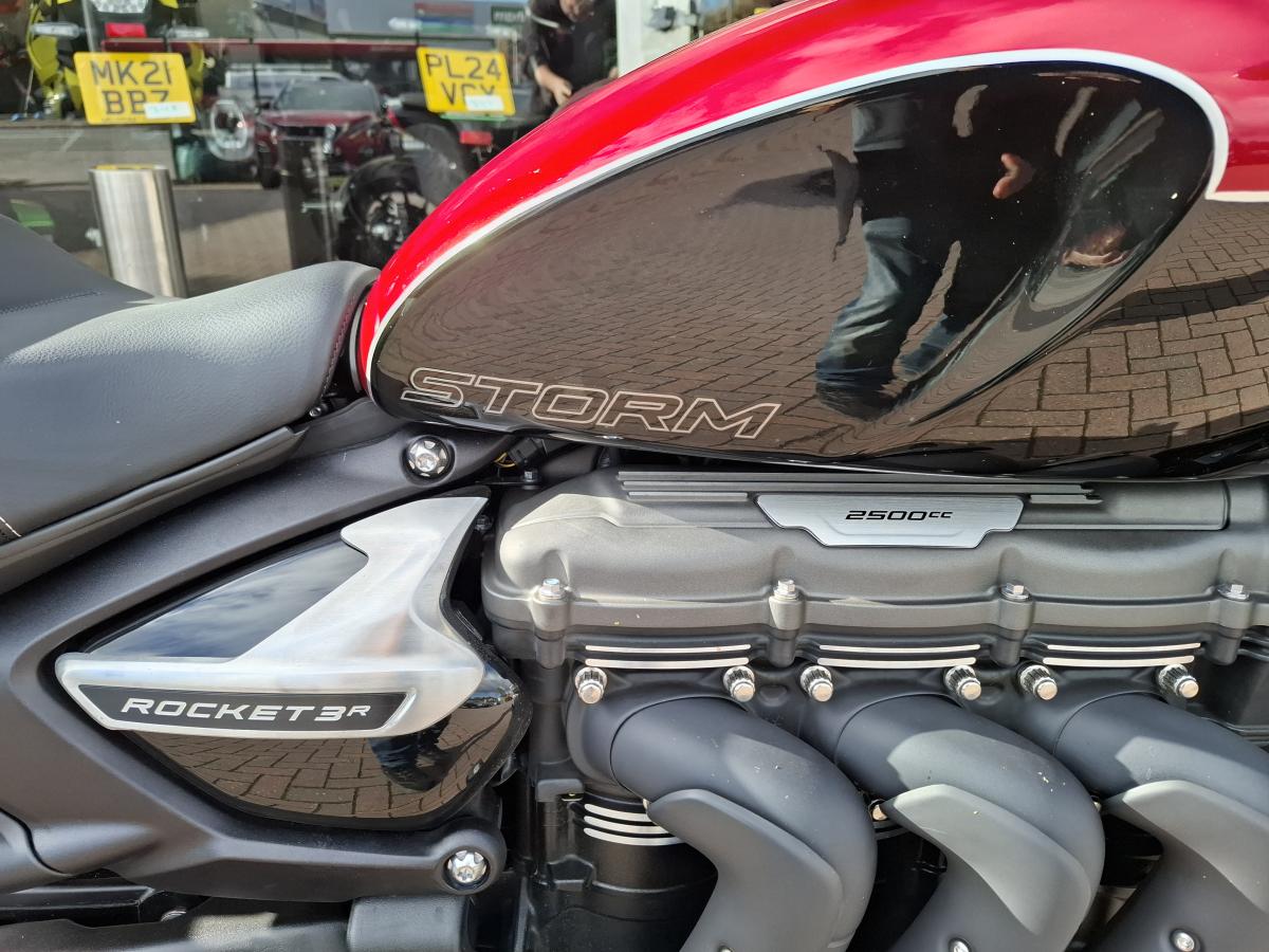 
								Triumph ROCKET 3 STORM R full									