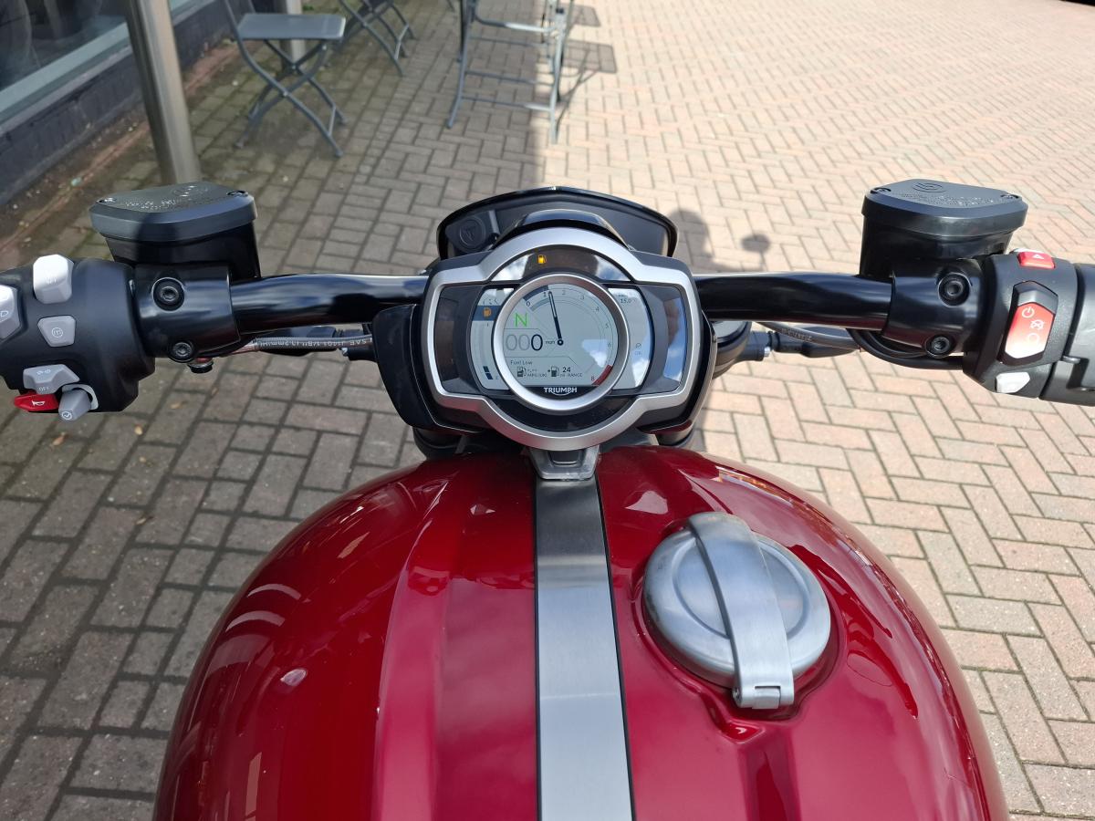 
								Triumph ROCKET 3 STORM R full									